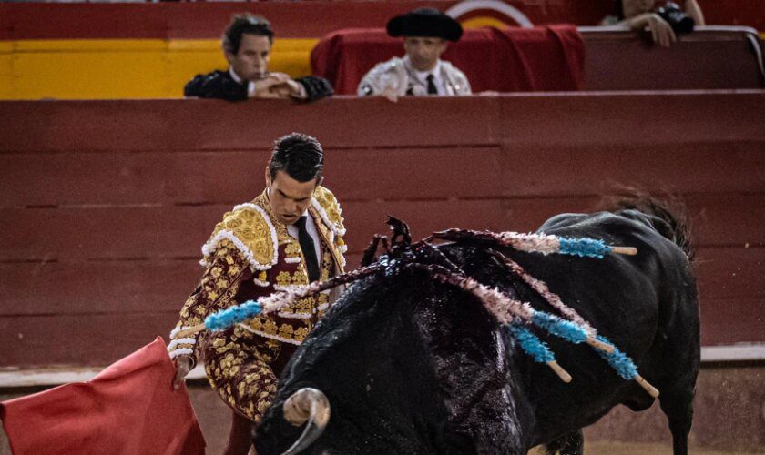 Manzanares corta una solitaria oreja en otra tarde pesada