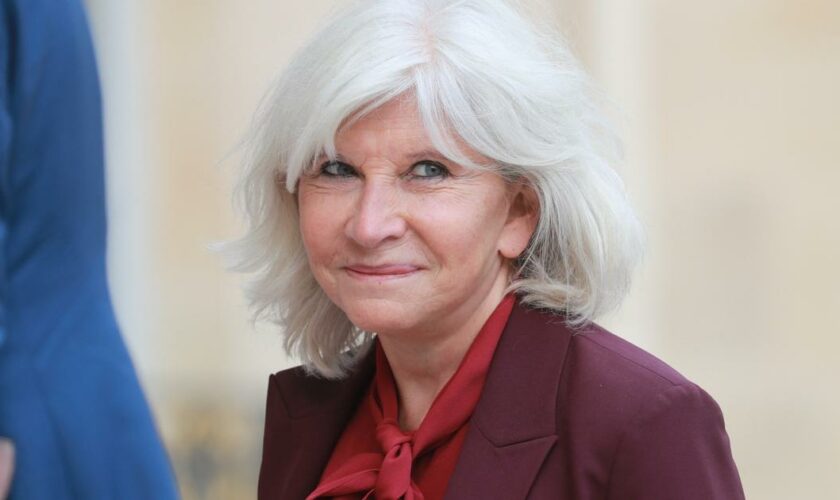 Matignon : après le retrait de Laurence Tubiana, le difficile recours à la société civile