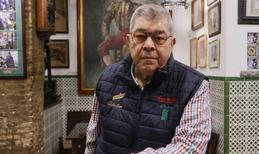 Muere Carlos López, dueño del emblemático bar El Portón de Sevilla