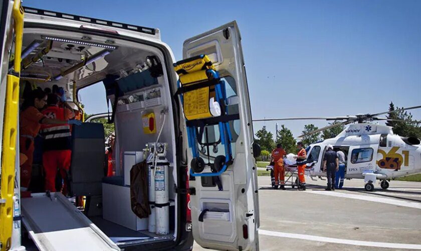 Muere un conductor al perder el control de su coche en la carretera de Almadén de la Plata