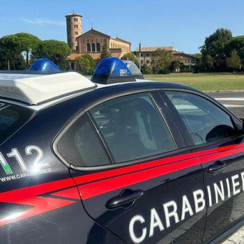 Muere una niña de un año olvidada por su padre en el coche en Italia