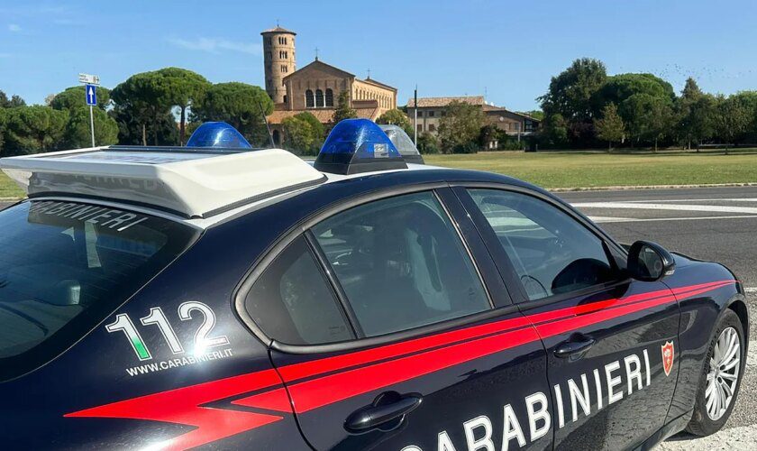 Muere una niña de un año olvidada por su padre en el coche en Italia