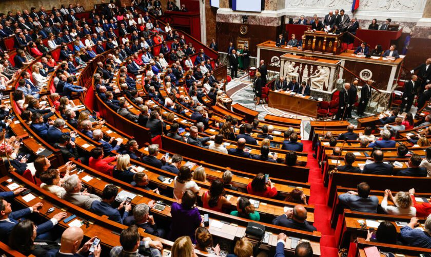 « On est tous cramés » : en macronie, les députés attendent la trêve olympique impatiemment