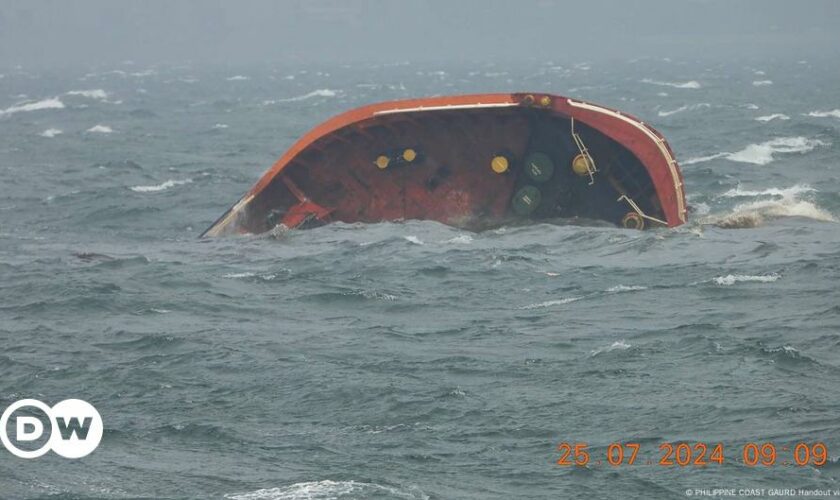 Philippines: Sunken tanker starts to leak, coast guard says