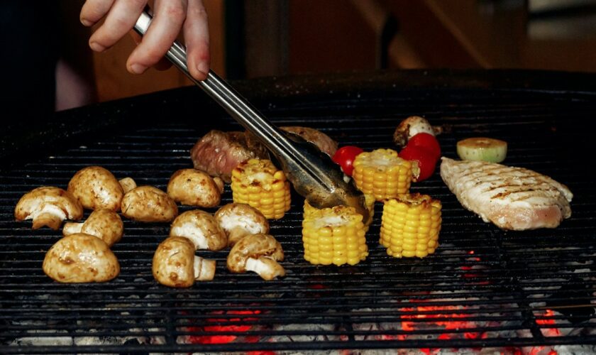 Pique-niques, barbecues, glaces… Comment éviter l'intoxication alimentaire cet été?