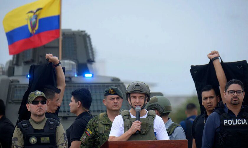 Policías y militares, con el presidente Noboa a la cabeza, toman Durán, la Sinaloa de Ecuador