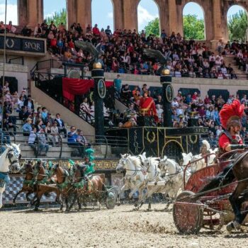 Puy du Fou: dans les coulisses du meilleur parc d'attractions du monde