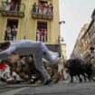 Sexto encierro de San Fermín | Los de Jandilla dejan una cornada  a un corredor veterano en Santo Domingo