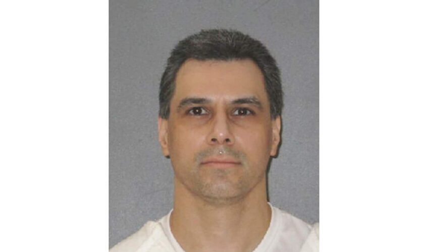 Supreme Court stays execution of Texas man convicted in 1998 killing