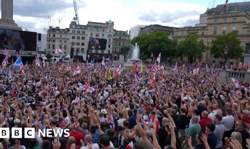 Thousands join Tommy Robinson march in London