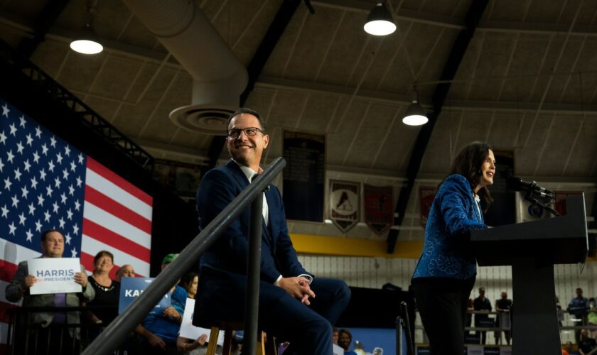 Top Democrats stress contrasts between Trump, Harris at Pa. rally