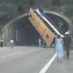 Tres heridos críticos en el accidente de un autobús de trabajadores de Inditex en Tordera (Barcelona) en la entrada de un túnel de la C-32