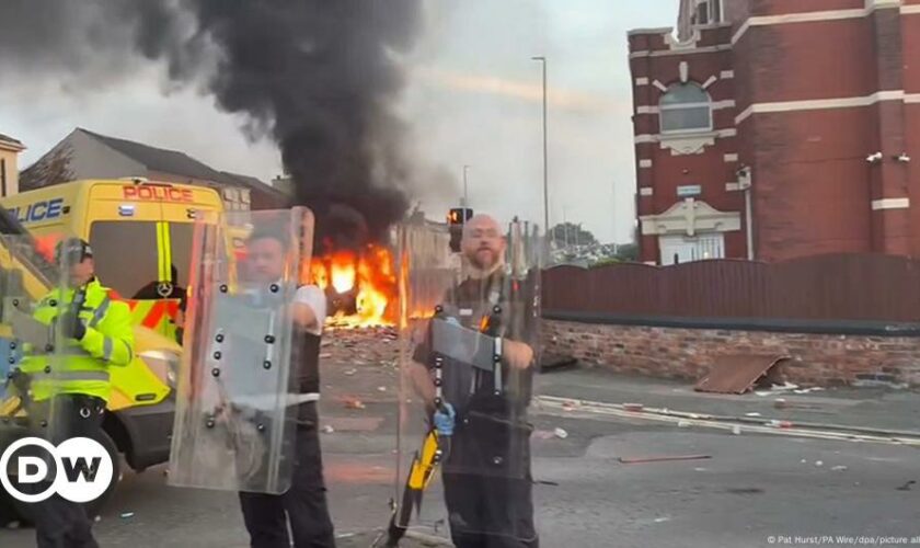 UK: Clashes erupt amid 'speculation' over Southport attack