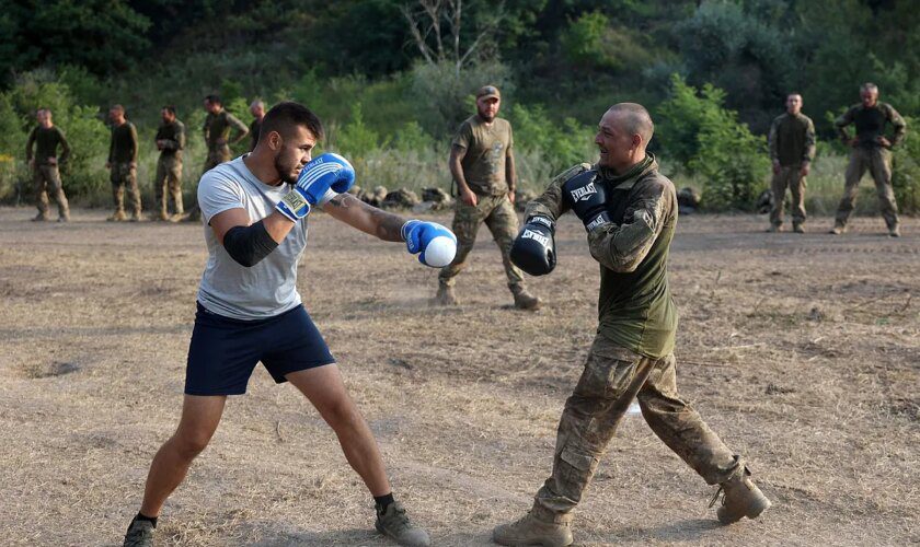 Ucrania recluta a cerca de 4.000 presos para reducir la brecha de personal militar que le separa de Rusia