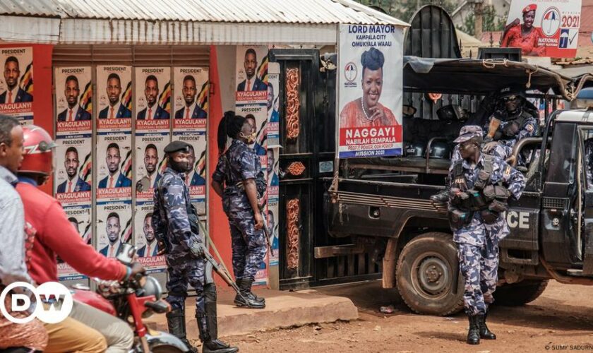 Ugandas Polizei umstellt die Parteizentrale der Opposition