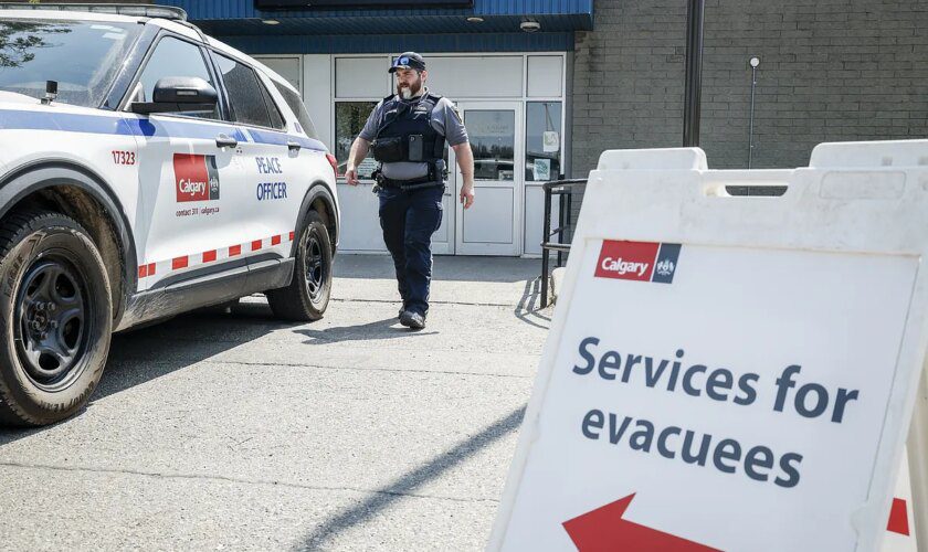 Un incendio en las Montañas Rocosas canadienses destruye la mitad de la ciudad turística de Jasper