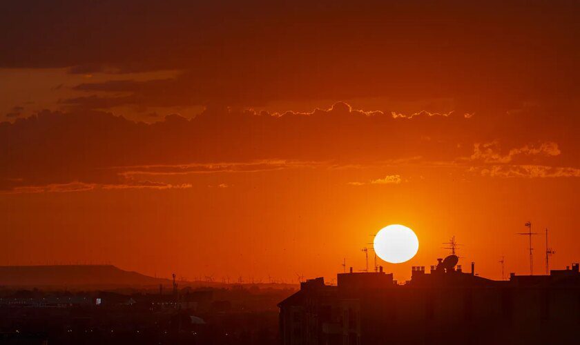 Un martes estable con temperaturas en ascenso que traen la primera ola de calor del verano