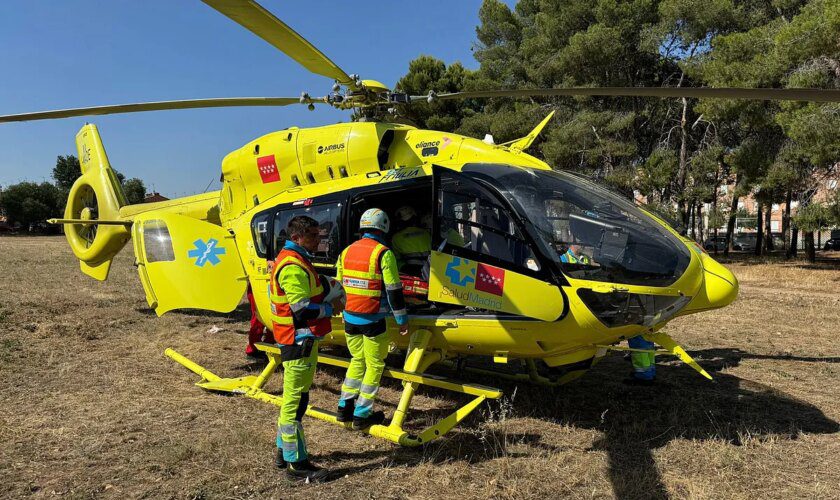 Un niño de 13 años en estado crítico al quedar atrapado en la rejilla de una piscina comunitaria  en Alcalá