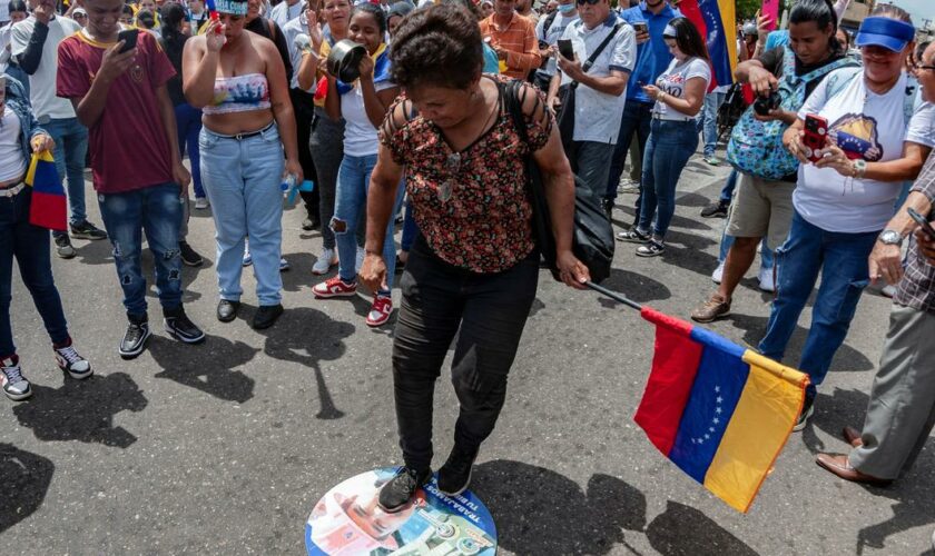 Venezuela : au moins 12 morts, l'opposition toujours mobilisée