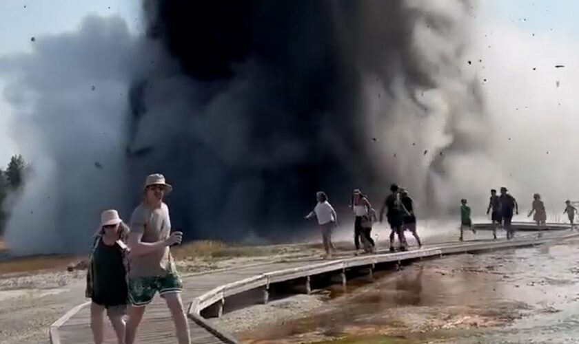 Video: Hydrothermal eruption sends tourists running in Yellowstone