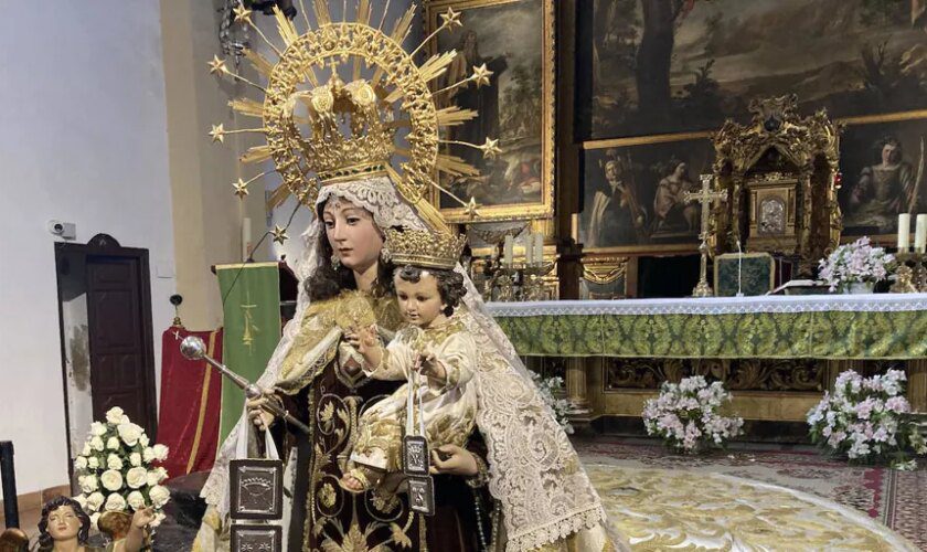 Vuelve el besamanos a la Virgen del Carmen de Puerta Nueva de Córdoba