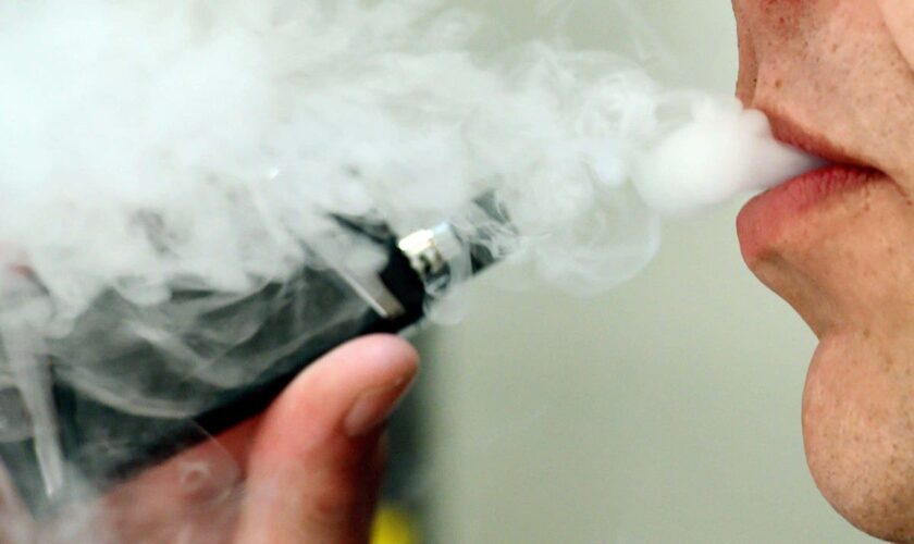 How to talk to your kids about the dangers of vaping, as report finds almost one million have tried it this year