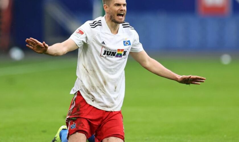 Zweitliga-Rekordtorschütze Simon Terodde traf auch für den HSV. Foto: Christian Charisius/dpa