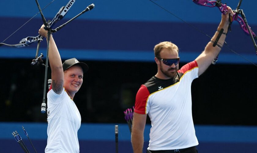 Olympische Spiele in Paris: Michelle Kroppen und Florian Unruh holen Silber im Bogenschießen