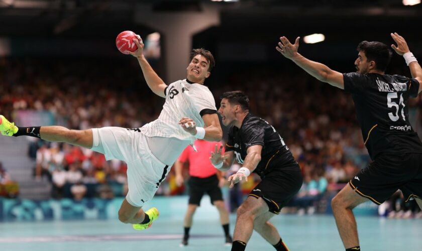 Olympische Spiele in Paris: Deutsche Handballer gewinnen gegen Spanien und erreichen Viertelfinale