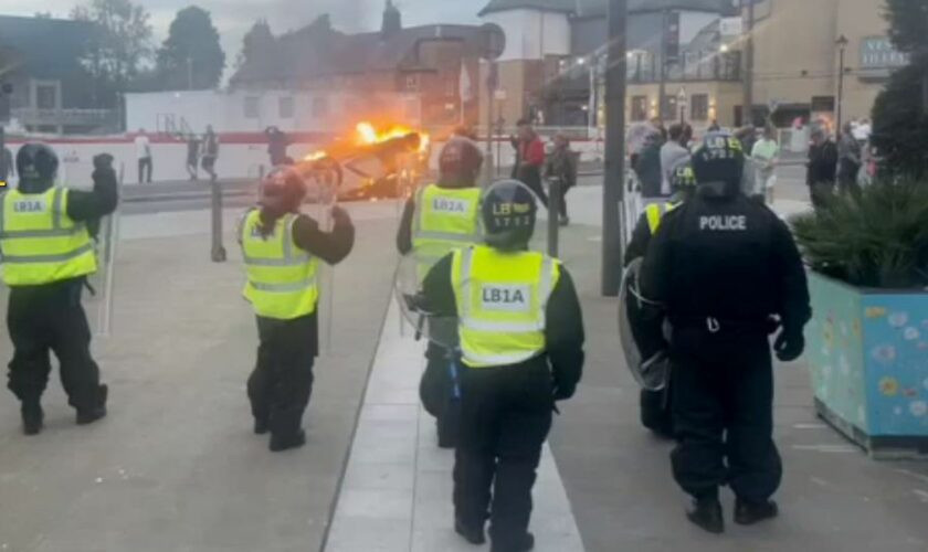 'Serious violence' in Sunderland as rioters clash with police