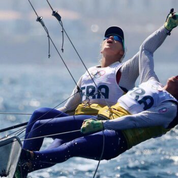 JO de Paris 2024 : «Les filles, on a un truc à vous dire !», la double demande en mariage après une médaille de bronze en voile pour la paire Picon-Steyaert