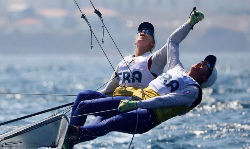 JO de Paris 2024 : «Les filles, on a un truc à vous dire !», la double demande en mariage après une médaille de bronze en voile pour la paire Picon-Steyaert