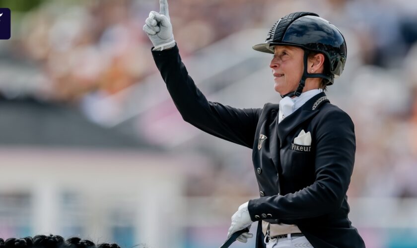 Nach Herzschlagfinale: Deutsche Dressurreiter gewinnen Olympia-Gold