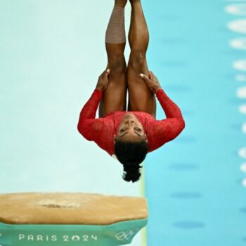 Simone Biles remporte sa 3e médaille d’or aux JO de Paris en gymnastique, au saut de cheval