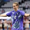 DFB-Frauen feiern Torhüterin Berger nach Elfmeter-Drama gegen Kanada