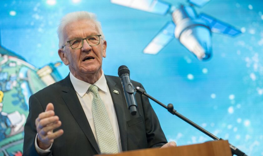 Sondervermögen: Winfried Kretschmann fordert Sondervermögen für Wasserstoff und Bahn