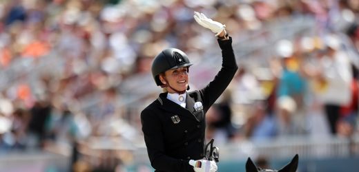 Olympia 2024: Jessica von Bredow-Werndl verteidigt Dressur-Gold, Isabell Werth holt Silber