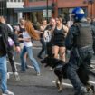 Royaume-Uni : nouvelle journée de violences entre police et manifestants d’extrême droite