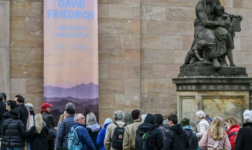 Zehntausende kamen zur Caspar-David-Friedrich-Ausstellung in der Alten Nationalgalerie in Berlin. Foto: Jens Kalaene/dpa