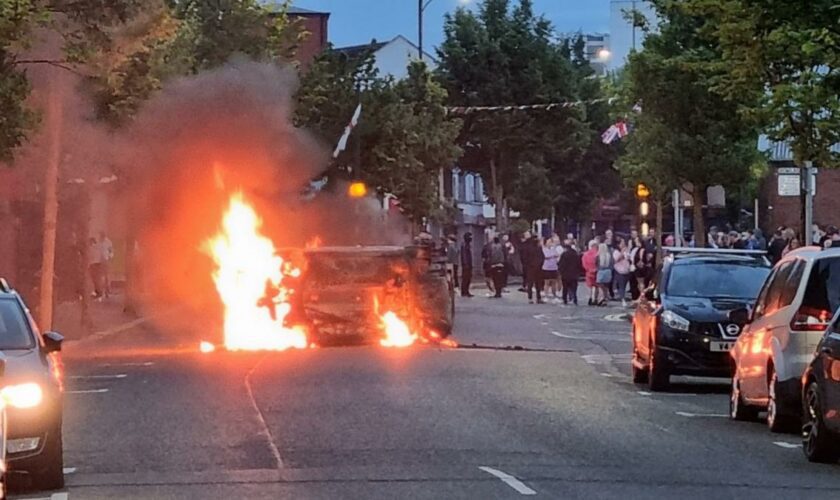 Wieder Ausschreitungen bei rechtsradikalen Protesten in britischen Städten – 150 Festnahmen