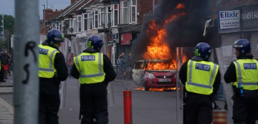 Ausschreitungen in Großbritannien: Mehr als 90 Festnahmen bei Protesten von Rechtsradikalen