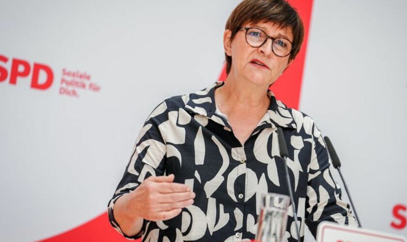 SPD-Chefin Saskia Esken sucht Erklärungen für die schlechte Stimmung im Osten. (Archivbild) Foto: Kay Nietfeld/dpa