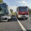 Leitplanke durchbohrt Reisebus in Italien – ein Toter, 25 Verletzte