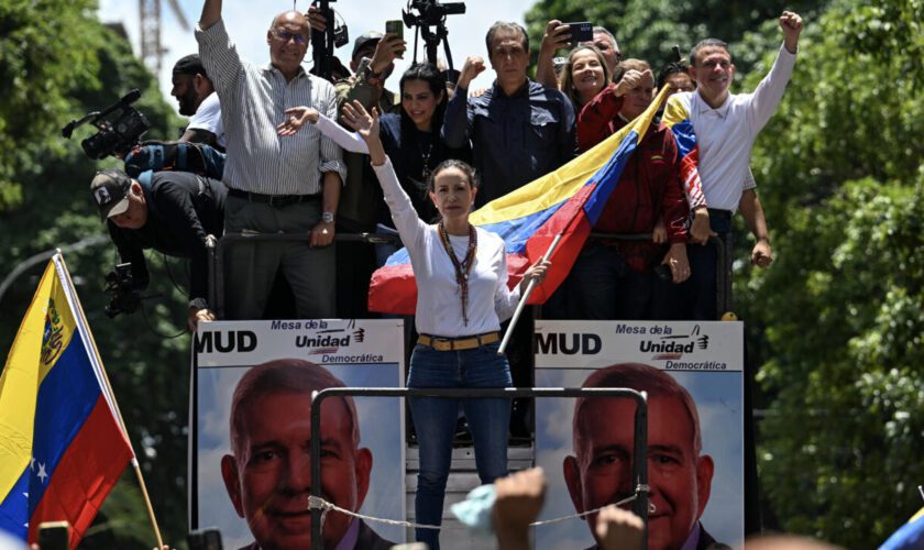 Venezuela : l'opposition appelle l'armée à se ranger "du côté du peuple" et s'attire des poursuites