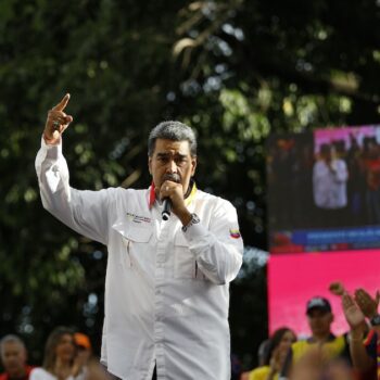 Le président vénézuélien Nicolas Maduro s'adresse à ses partisans pendant un rassemblement à Caracas, le 3 août 2024