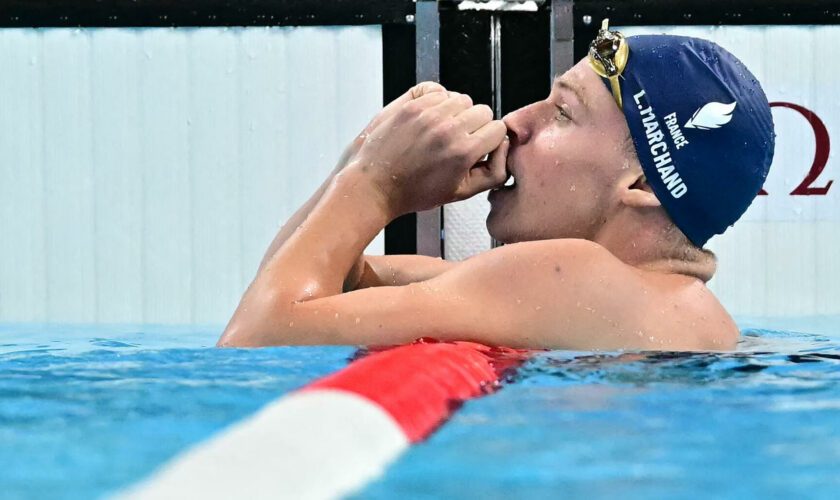 Léon Marchand lance un appel pour retrouver Apolline, jeune supportrice snobée par le nageur au Club France