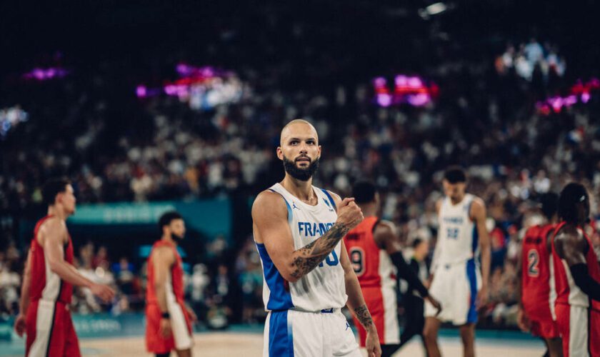 Basket aux JO 2024 - Evan Fournier clôt le dossier de l’escarmouche avec Vincent Collet : «Ce que j’ai dit nous a aidés pour ce match»