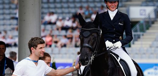 Olympia: ARD zeigt bei Fußball-Übertragung aus Versehen Thomas Müller mit Pferd