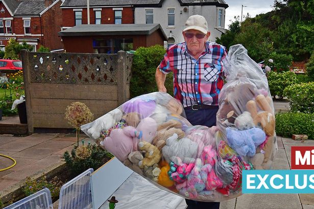 Man heartwarmingly brings teddies indoors at night for Southport victims' memorial