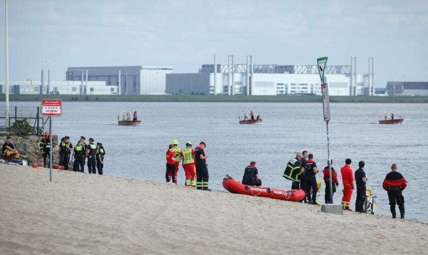 Mädchen geht in Hamburg in der Elbe unter – stundenlange Suche erfolglos